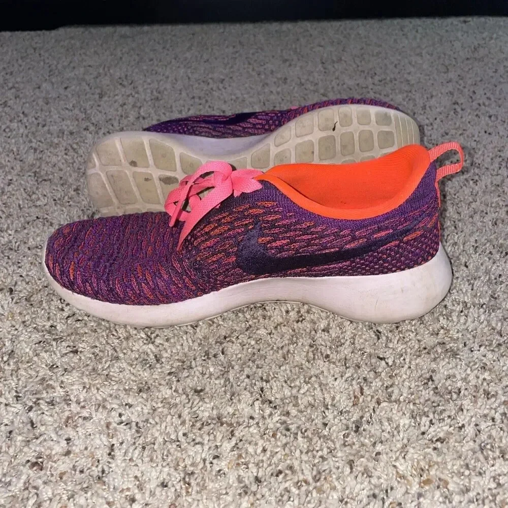 Nike Roshe One‎ Flyknit Shoes Womens 8.5 Purple Orange 704927-803 Running